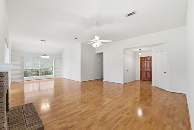 2739 S Peach Hollow Circle, Pearland, TX 77584