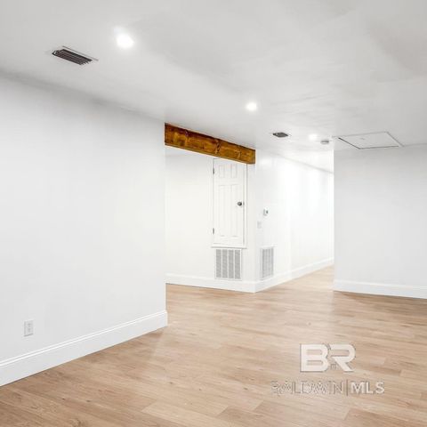 7498 Pinehill Road, Daphne, AL 36526