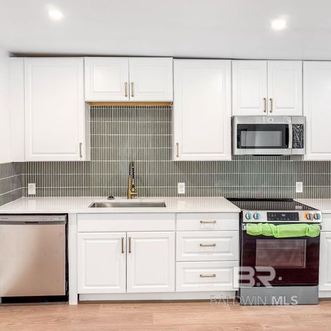 7498 Pinehill Road, Daphne, AL 36526