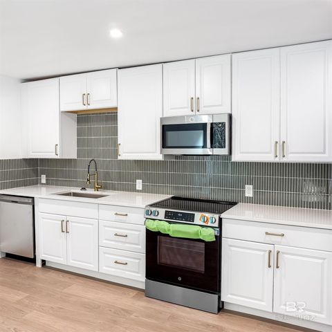 7498 Pinehill Road, Daphne, AL 36526