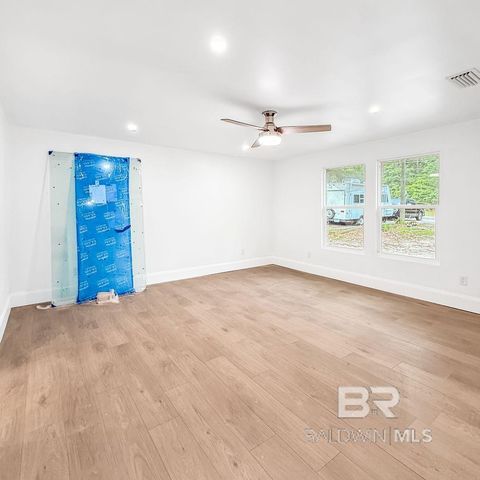 7498 Pinehill Road, Daphne, AL 36526