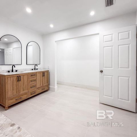 7498 Pinehill Road, Daphne, AL 36526