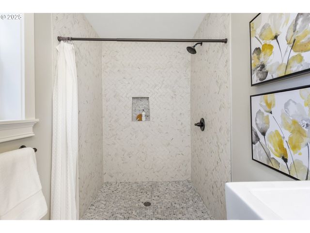 3817 Ne 11TH Ave, Portland, OR 97212