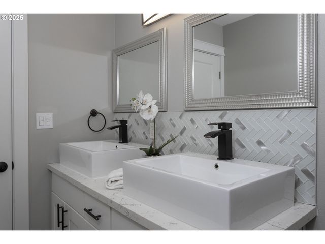 3817 Ne 11TH Ave, Portland, OR 97212