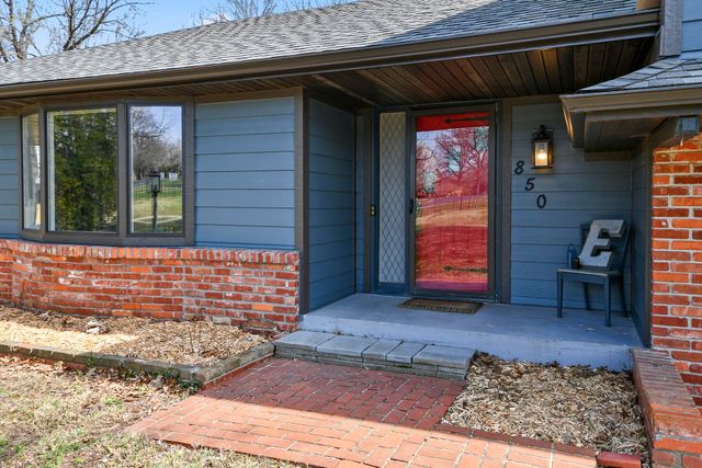 850 S Mumford Drive, Springfield, MO 65809