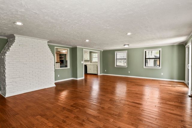 850 S Mumford Drive, Springfield, MO 65809