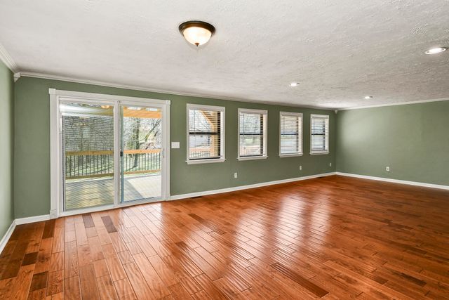 850 S Mumford Drive, Springfield, MO 65809