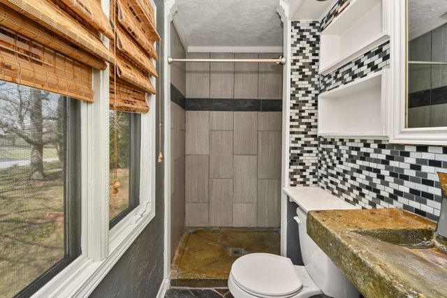 850 S Mumford Drive, Springfield, MO 65809