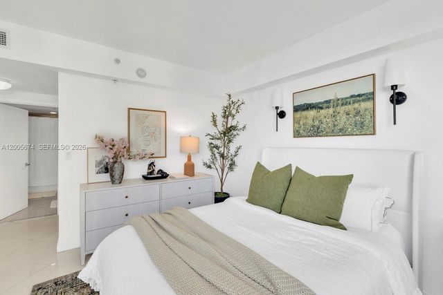 335 S BISCAYNE BL 3408, Miami, FL 33131