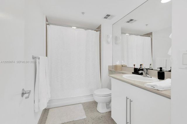 335 S BISCAYNE BL 3408, Miami, FL 33131