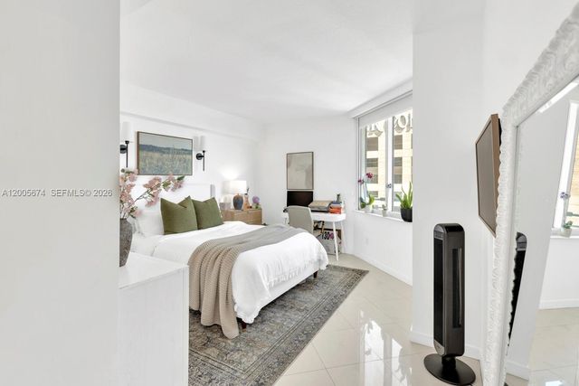 335 S BISCAYNE BL 3408, Miami, FL 33131