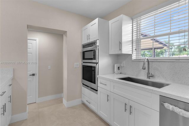 378 SW 6th St, Florida City, FL 33034