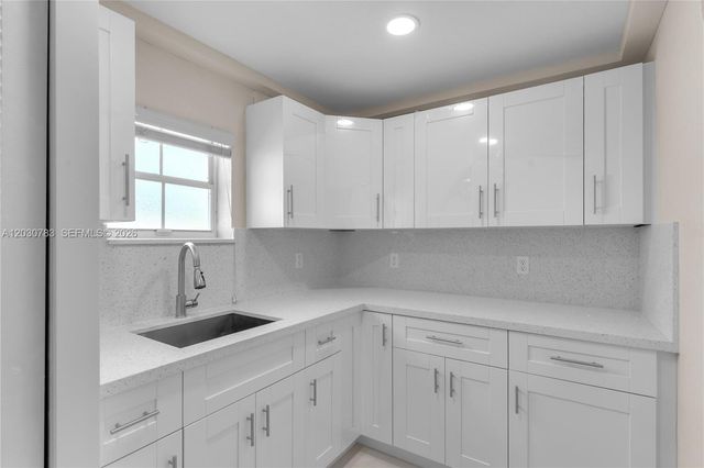 378 SW 6th St, Florida City, FL 33034