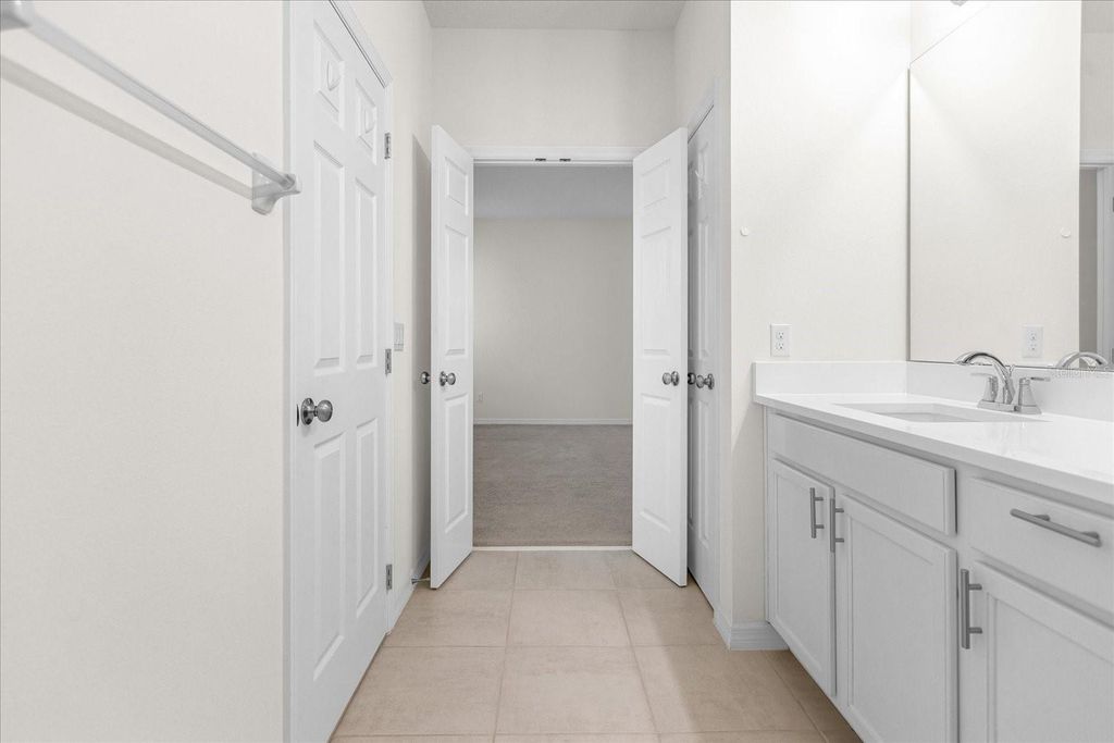 Image 11 of property listing at 2438 PEARL CIDER ST, Orlando, FL 32824