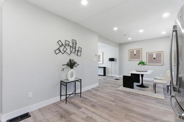 6207 Coleridge Avenue, Cincinnati, OH 45213