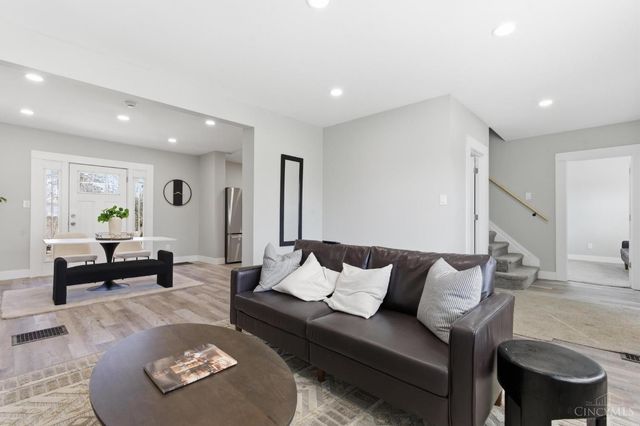 6207 Coleridge Avenue, Cincinnati, OH 45213