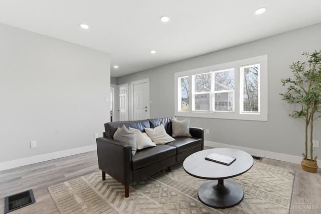 6207 Coleridge Avenue, Cincinnati, OH 45213