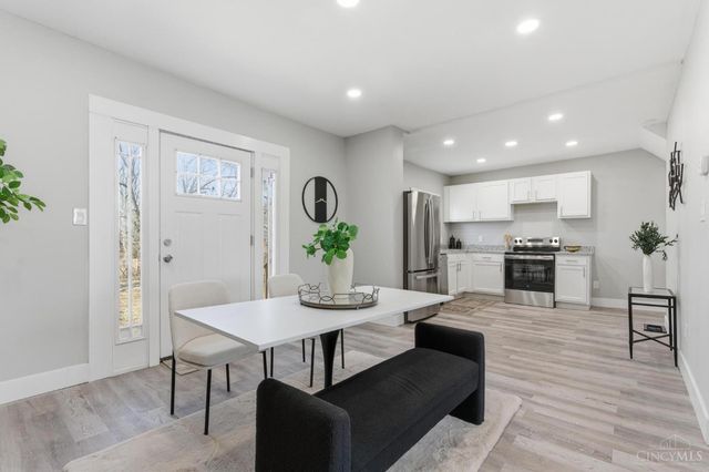 6207 Coleridge Avenue, Cincinnati, OH 45213