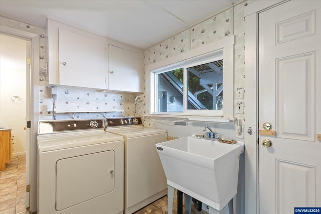 2032 SE Garden Way, Waldport, OR 97394