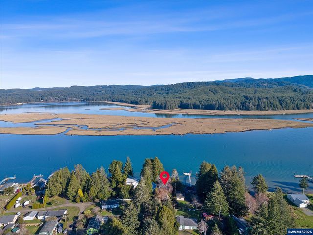 2032 SE Garden Way, Waldport, OR 97394