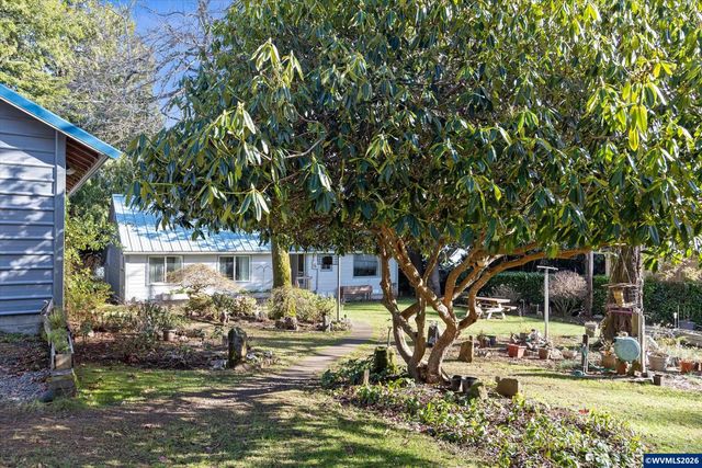 2032 SE Garden Way, Waldport, OR 97394