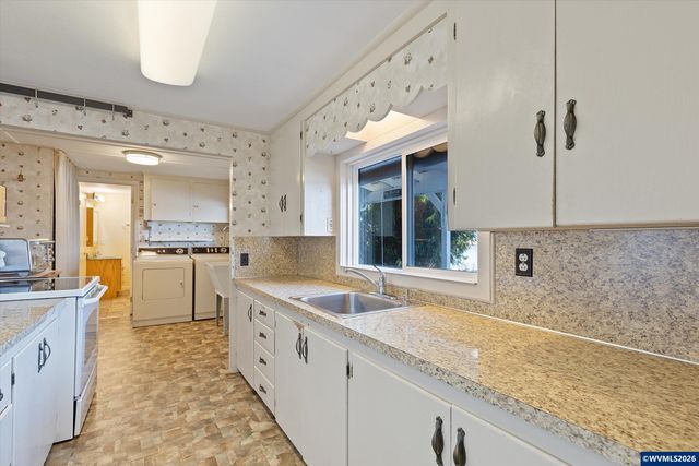 2032 SE Garden Way, Waldport, OR 97394