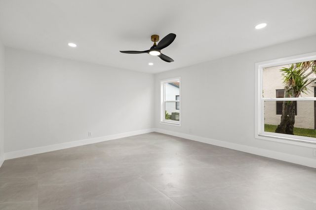 7718 San Mateo Drive E, Boca Raton, FL 33433