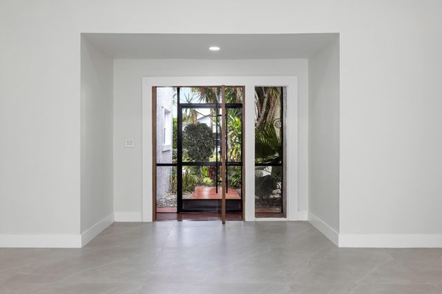 7718 San Mateo Drive E, Boca Raton, FL 33433