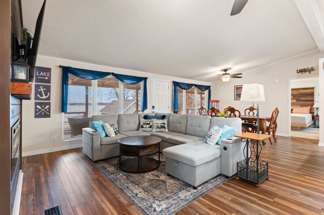 142 Ivy Lane, Mabank, TX 75156