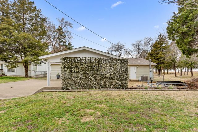 142 Ivy Lane, Mabank, TX 75156