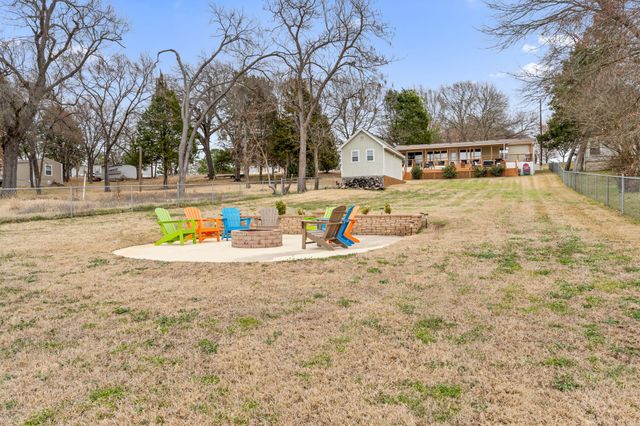 142 Ivy Lane, Mabank, TX 75156