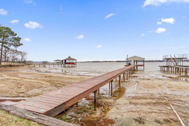 142 Ivy Lane, Mabank, TX 75156