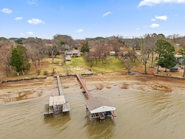 142 Ivy Lane, Mabank, TX 75156