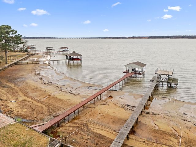 142 Ivy Lane, Mabank, TX 75156