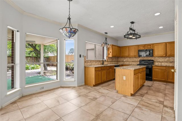 330 Welford Lane, Highlands, TX 77562