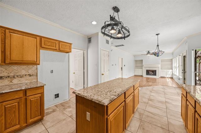 330 Welford Lane, Highlands, TX 77562