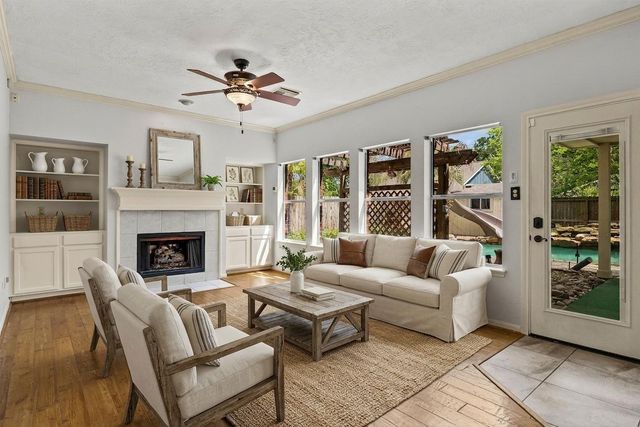 330 Welford Lane, Highlands, TX 77562