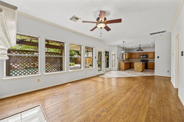 330 Welford Lane, Highlands, TX 77562
