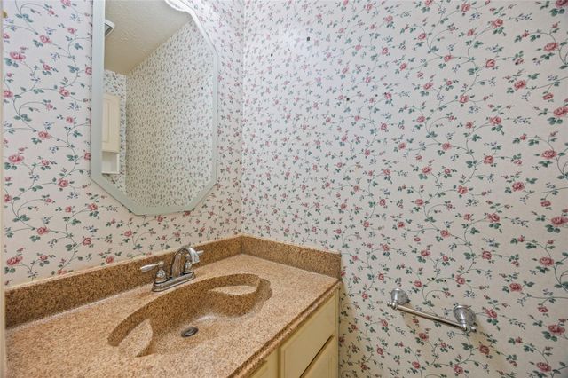 330 Welford Lane, Highlands, TX 77562