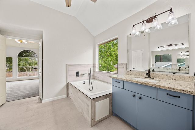 330 Welford Lane, Highlands, TX 77562