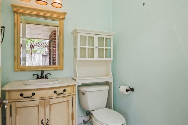 330 Welford Lane, Highlands, TX 77562