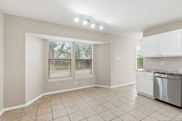 6914 Country Dawn, San Antonio, TX 78240