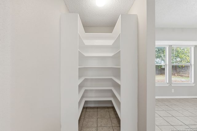 6914 Country Dawn, San Antonio, TX 78240