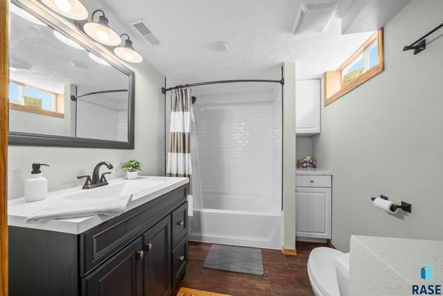 1909 S Dakota Ave Avenue, Sioux Falls, SD 57105