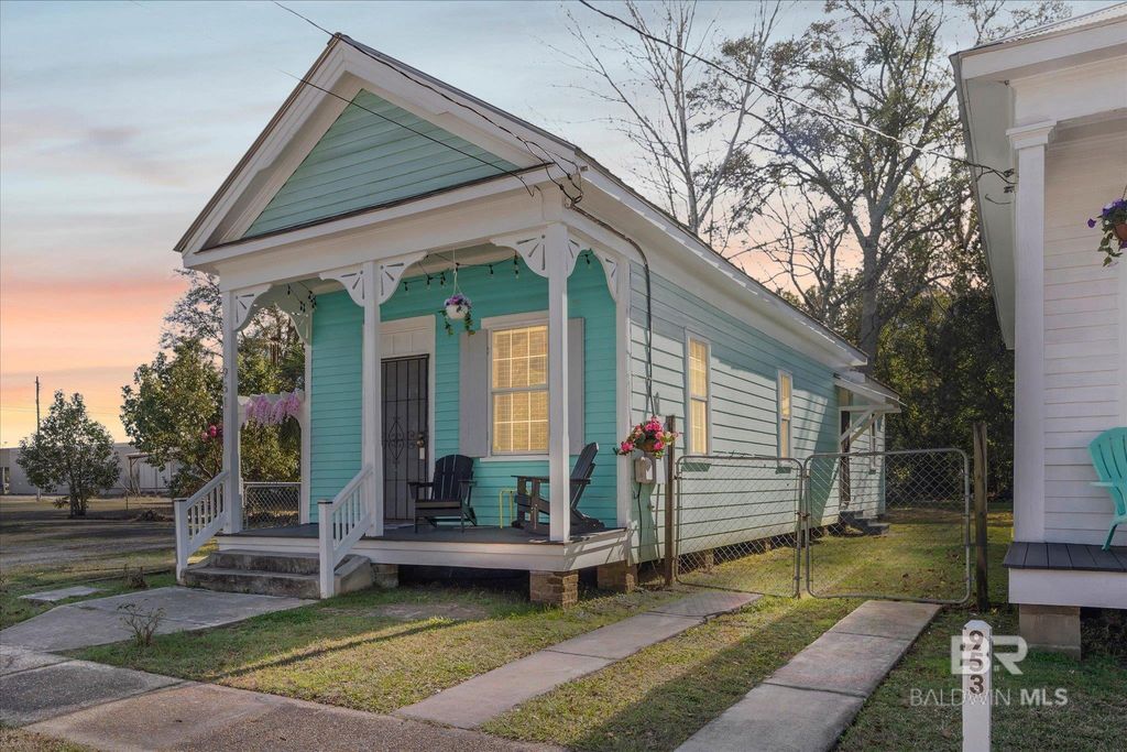 951 Montgomery Street, Mobile, AL 36604