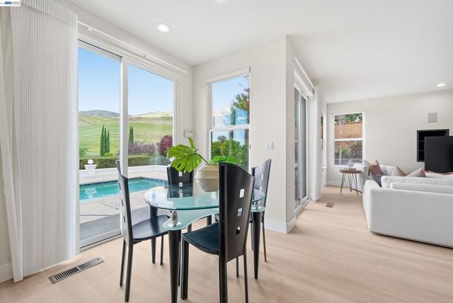 47652 Avalon Heights Ter, Fremont, CA 94539