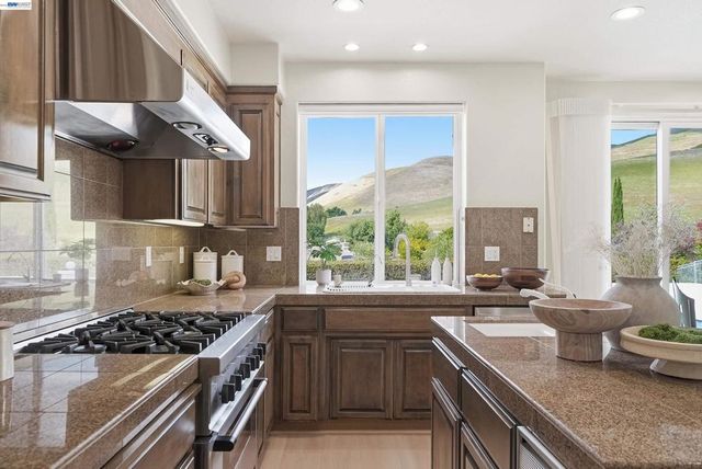 47652 Avalon Heights Ter, Fremont, CA 94539