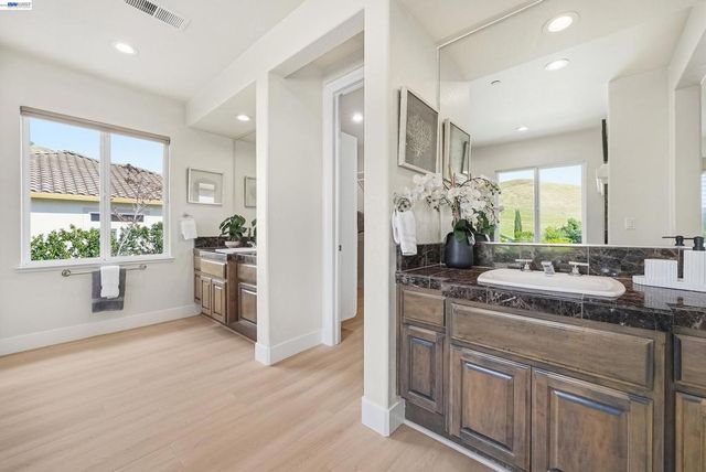 47652 Avalon Heights Ter, Fremont, CA 94539