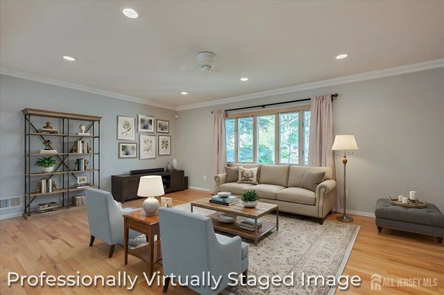 4 Augusta Court, Edison, NJ 08820