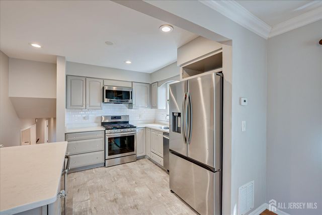 4 Augusta Court, Edison, NJ 08820